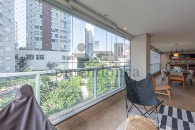 Imagem Apartamento no Alto da Lapa com 190m², 3 suítes e 3 vagas.