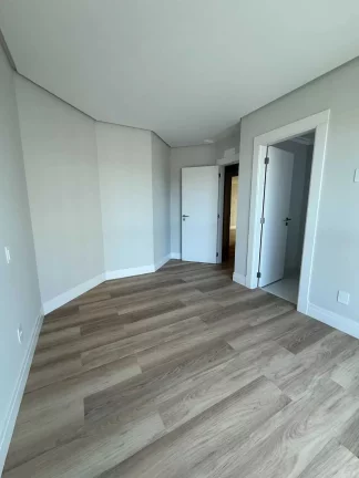 Imagem Apartamento com 3 suítes e 2 vagas de garagem na Av. Brasil em Balneário Camboriú/SC