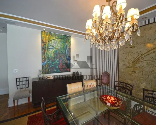 Imagem Apartamento de alto padrão, ensolarado, pé direito alto, janelões, taco impecável, cozinha moren...