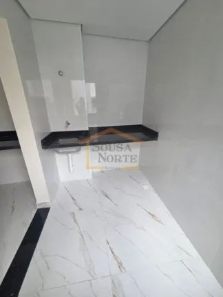Imagem Prédio residencial com 319m² de área total, composto por 6 apartamentos. São 5 unidades com 2 do...
