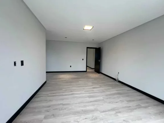 Imagem Casa nova no Condomínio Caledônia com 5 suítes e 4 vagas de garagem em Camboriú-SC