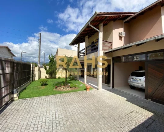 Imagem CASA NO VILA NOVA, PRÓXIMO A RUA XV DE NOVEMBR0 Excelente Sobrado, no Bairro Vila Nova, com 238 m2 ...