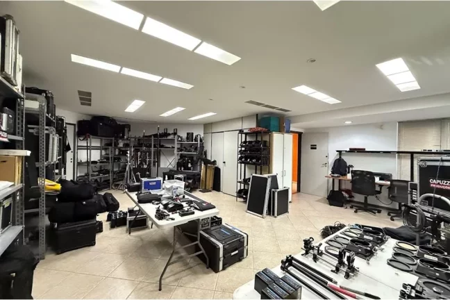 Imagem Predio comercial 4 andares, 1129m² a venda com de ESTUDIOS DE GRAVAÇÃO prontos, na Barra Olímpica