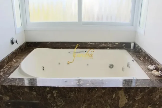 Imagem Sobrado Enseada com 05 suítes, piscina