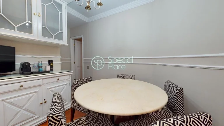 Imagem Ãtimo apartamento com 273mÂ²em Moema em rua tranquila. Amplo living para trÃªs ambientes com terraÃ...