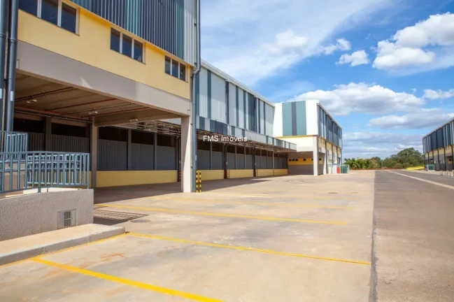 Imagem Galpão comercial de alto padrão para locação em Limeira-SP, Jardim Nova Limeira: 1 sala, 8 banheiros, 32 vagas, 7.995 m²