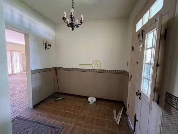 Imagem Casa térrea com terreno de 1.100m² para reforma ou demolição e construção
