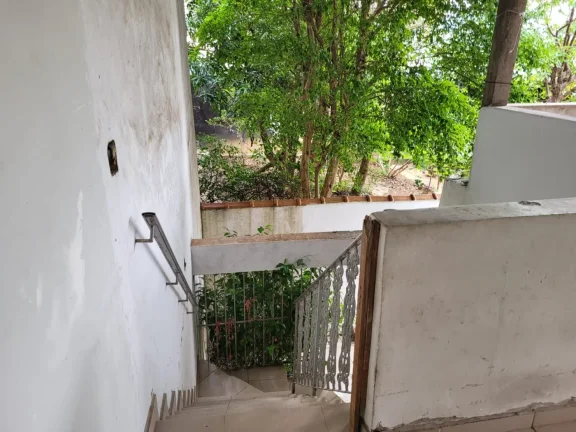 Imagem Casa em uma rua tranquila na Zona Norte - 100M² de área construída, 4 Dorms, 2 Vagas, Cozinha Ampla.