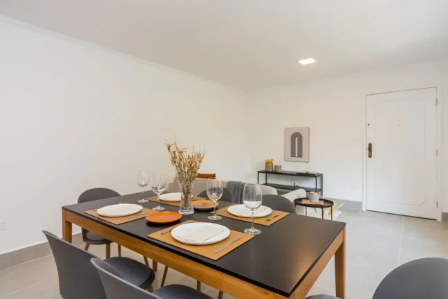 Imagem Apartamento 125M², 3Q, 2 Banheiros, 1 Vaga, Sacada, Armários.