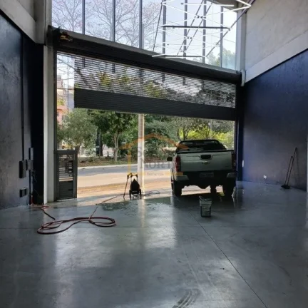 Imagem Galpão novo, com telhado térmico e pé direito de 9 metros, garantindo excelente ventilação e lu...