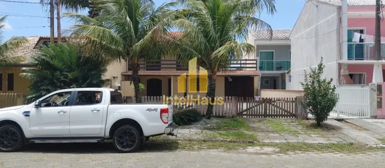 Imagem Sobrado à venda na faixa mar do Balneário Shangri-Lá, em Pontal do Paraná, localizado a poucos m...