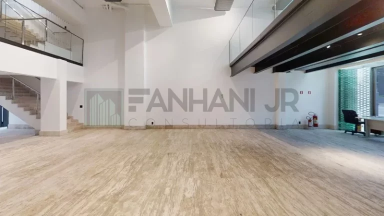 Imagem Casa Comercial para Locação em São Paulo-SP, Jardim Europa: 8 Salas, 8 Banheiros, 15 Vagas, 900m² de Área!