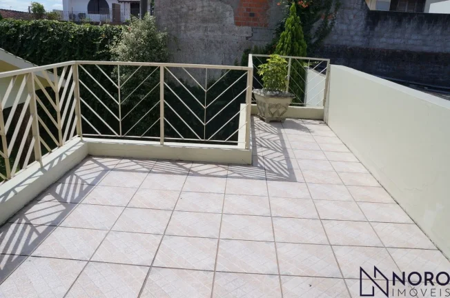 Imagem Casa ampla , 3 dormitórios, suíte,2 vagas de garagem no Bairro Duque de Caxias.