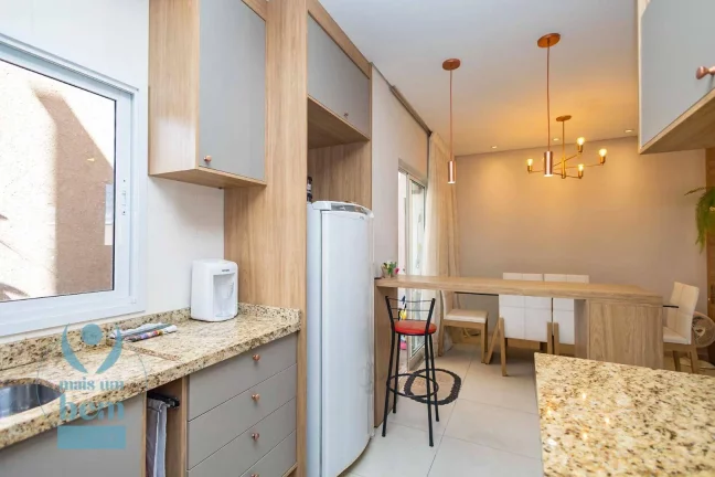 Imagem Sobrado com 3 quartos (1 suíte), 4 vagas de garagem à venda por R$ 780.000 - Pinheirinho - Curitiba/PR