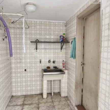 Foto do imóvel: Casa confortável de 2 dormitórios, 2 banheiros, sala para dois ambientes, com entrada lateral e va...