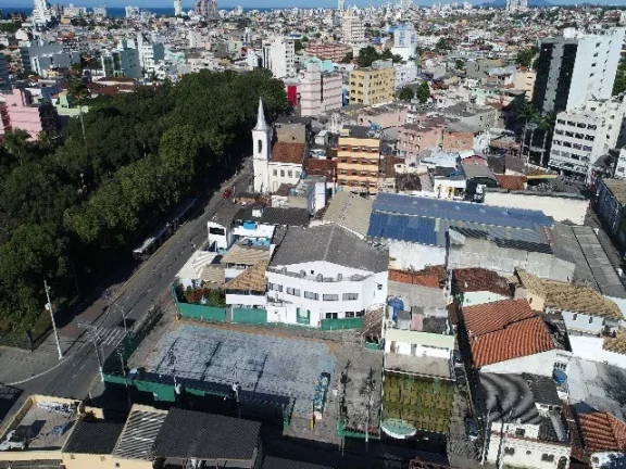 Imagem Área de 1.484,56 M² na Praça Veríssimo de Mello no Centro de Macaé-RJ (Tênis Clube!)