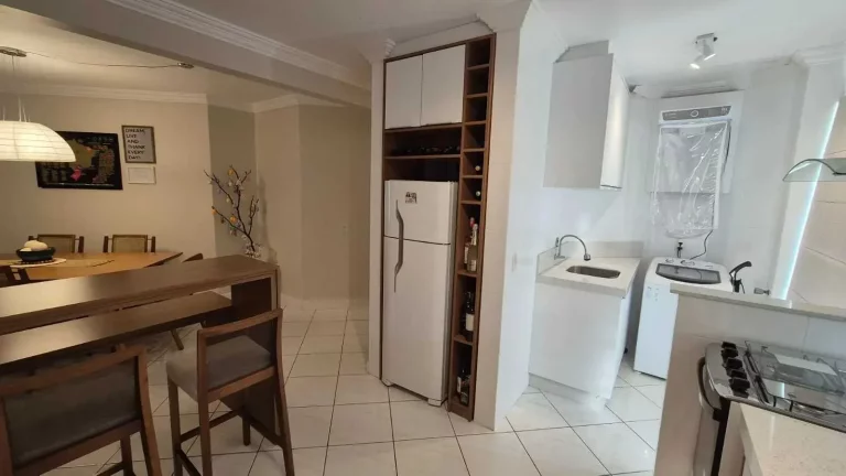 Imagem Apartamento quadra mar com 3 dormitórios sendo 1 suíte e 1 vaga em Meia Praia - Itapema/SC