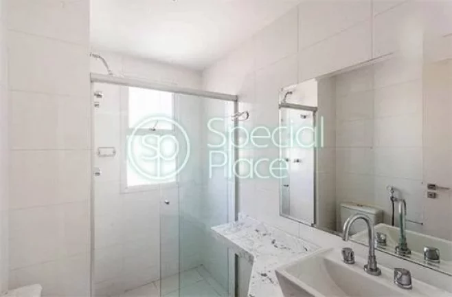 Imagem Cobertura duplex impecável. São 403m2 de área privativa, 4 dormitórios ( 4 suítes) e 5 vagas na...