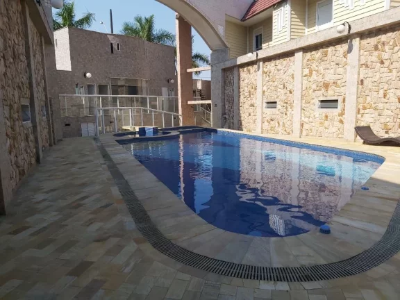 Imagem Sobrado com 3 dormitórios à venda, 142 m² por R$ 1.280.000,00 - Mirim - Praia Grande/SP
