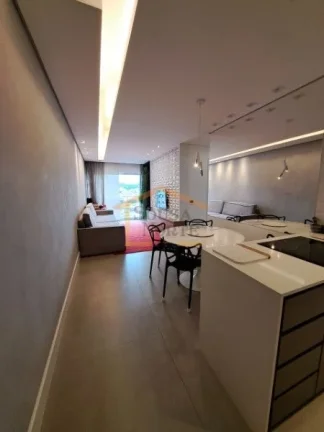 Imagem Apartamento reformado por arquiteto com 57m², sendo, 2 dormitórios, 1 banheiro, sala com varanda i...