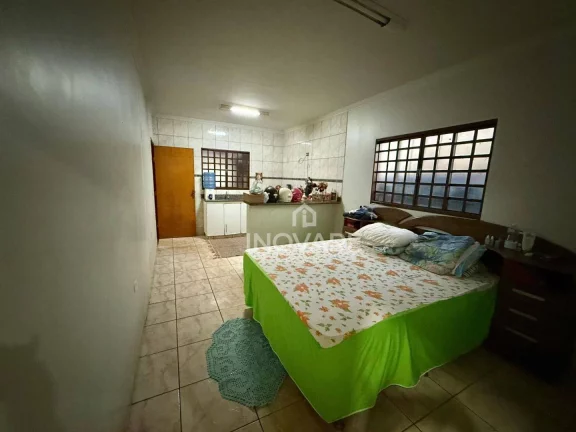 Imagem Casa com 4 dormitórios à venda, 183 m² por R$ 400.000,00 - Setor Central - Itumbiara/GO
