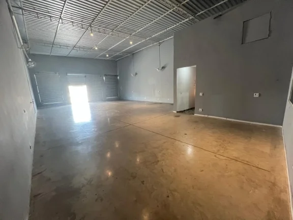 Imagem Salão Comercial de 230m² à Venda ou Locação no Jardim Itaguaçu, Salto-SP: A Oportunidade que Você Procura!