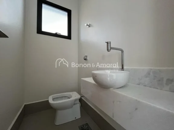 Imagem Belíssima casa nova térrea com 3 quartos (todos suítes), em terreno de 372 m², no Condomínio Fi...
