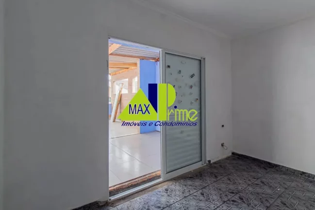 Imagem Casa de Luxo para Locação na Vila Granada, São Paulo-SP: 5 Quartos, 1 Suíte, 3 Salas, 3 Banheiros, 6 Vagas de Garagem.