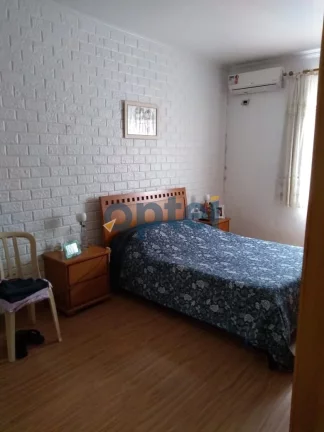 Imagem Casa Mobiliada com 240 m², sendo 3 quartos 1 suite, 4 banheiros, 3 vagas com área gourmet com churrasqueira,Piscina, forno de lenha e forna de pizza.