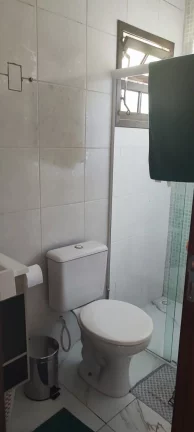 Imagem Sobrado à venda no Jardim Cambuci, região de Brás Cubas em Mogi das Cruzes, SP, com 4 dormitórios, sendo 1 suíte.
