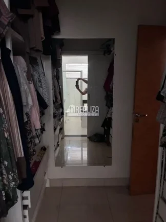 Imagem Sobrado de Alto Padrão à Venda com 4 Suítes, Closet e Área Gourmet no bairro Santa Maria - Uberaba/MG