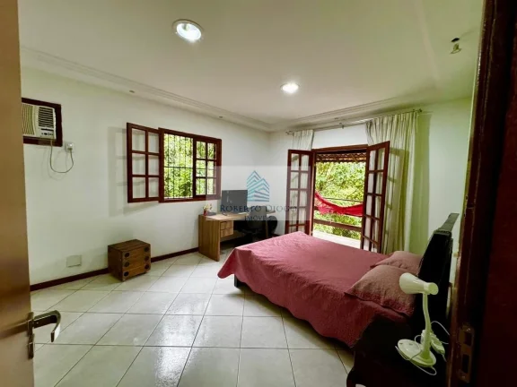 Imagem Impecável casa em condomínio no Camorim, Rio de Janeiro-RJ: 3 quartos, 3 suítes, 1 sala, 5 banheiros, 300m² de área.