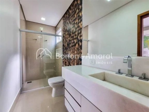 Imagem Excelente casa com 251m² de construção. Possui 4 vagas na garagem, Ao entrar nesta casa dos sonho...