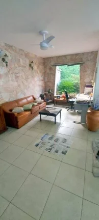 Imagem CASA NO CENTRO, PROXIMO A MATERNIDADE, EXCELENTE PARA CLÍNICA