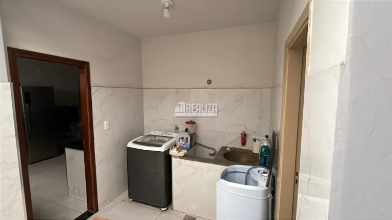 Imagem Casa padrão à venda no bairro São Benedito, Uberaba: 3 quartos, móveis planejados e porcelanato