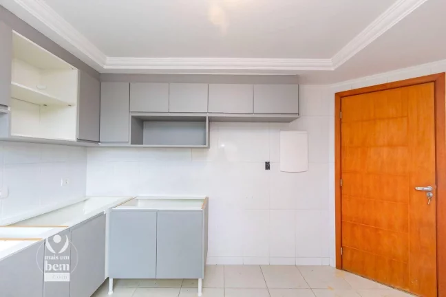 Imagem Sobrado com 4 Quartos, 1 Suite, 3 Vagas, com Lareira e Churrasqueira à venda, 207 m² por R$ 1.200.000,00 - Bom Retiro - Curitiba/PR