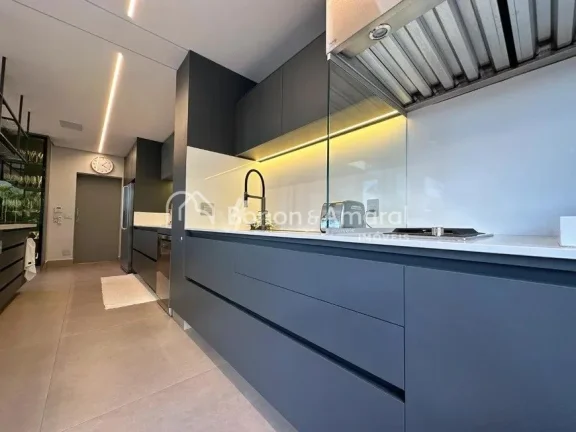 Imagem Magnífica e espaçosa casa à venda, com área construída de 360 m². A residência possui living ...