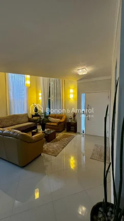 Imagem Casa térrea com 300 m² de construção e 600 m² de terreno.

Imóvel com estrutura sólida, ambie...