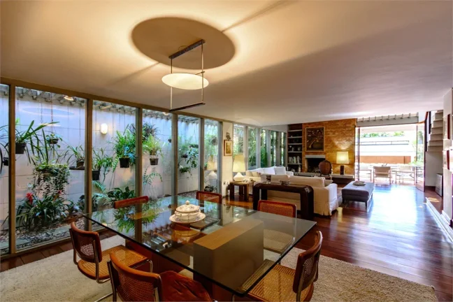 Imagem Casa à venda com 4 quartos, sendo 1 suíte, em Morumbi, São Paulo - SP
