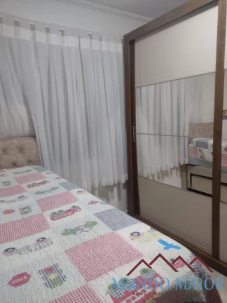 Imagem Sobrado com 3 Quartos e 2 banheiros à Venda, permuta- por R$ 750.000