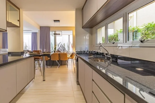 Imagem Linda e aconchegante casa à venda no Alphaville Campinas, com área construída de 210 m². Imóvel...