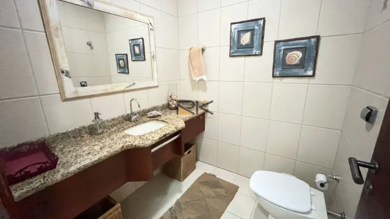 Imagem CASA EM CONDOMINIO COM 4 DORMITÓRIOS SENDO 3 SUÍTES,3 VAGAS DE GARAGEM,VARANDA GOURMET COM CHURRASQUEIRA E PISCINA.