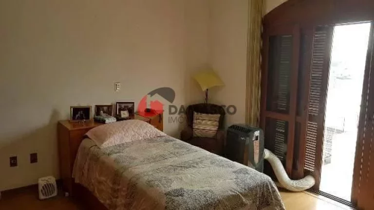 Imagem Sobrado à venda 3 Quartos, 3 Suites, 5 Vagas, 326M², Santa Maria, Santo André - SP
