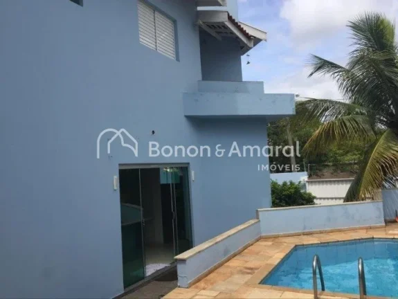 Imagem Descubra o equilíbrio perfeito entre conforto, lazer e segurança nessa linda casa de 180 m² const...