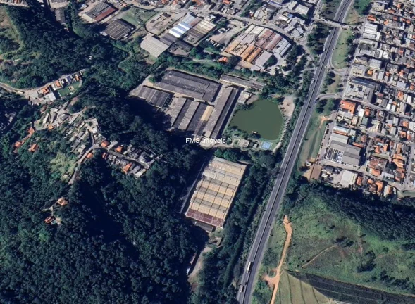 Imagem Locação de Galpão Industrial de Alto Padrão em Altos de Jordanésia - Cajamar/SP: 3 Salas, 6 Banheiros, 9 Vagas de Garagem - 2.616,30 m².