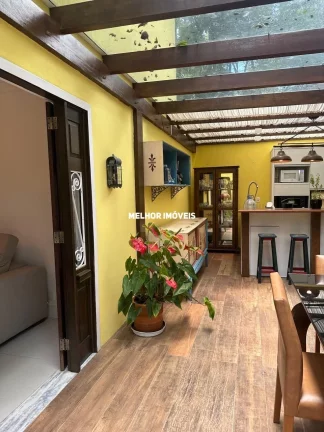 Imagem Casa á venda com 3 suítes á venda localizada na Praia de Taquaras em Balneário Camboriú.