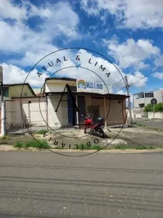 Imagem Casa de Esquina com ponto comercial: Conforto e Oportunidade de Negócio!