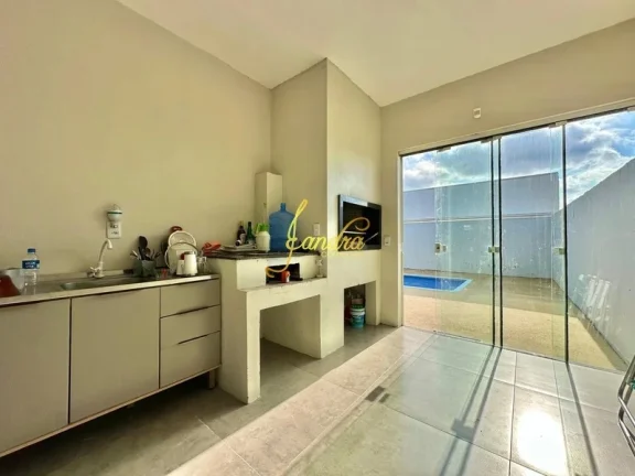 Imagem Casa com piscina , no centro com 03 dormitórios