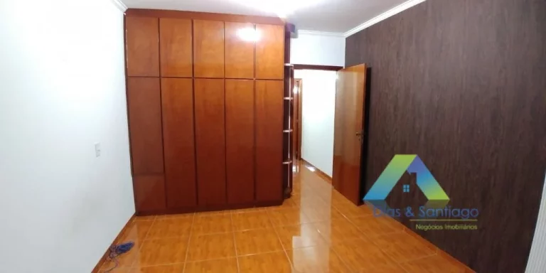 Imagem SANTO ANDRÉ Sobrado 350M², 3 suítes, espaço gourmet, 5 vagas com ótima localização e valor !!!