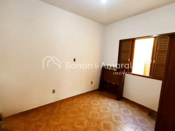Imagem Casa com 3 Quartos, 2 Banheiros (1 interno e 1 externo)cCopa com área de luz e Sala de Jantar.
Sala...